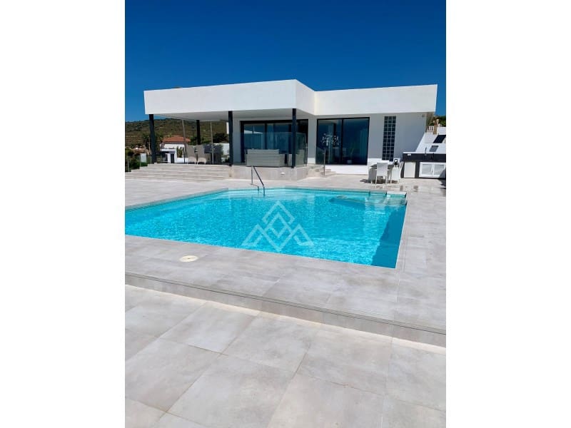 5 bedroom Villa for sale in Manilva with garage - € 2,250,000 (Ref: 9136339)