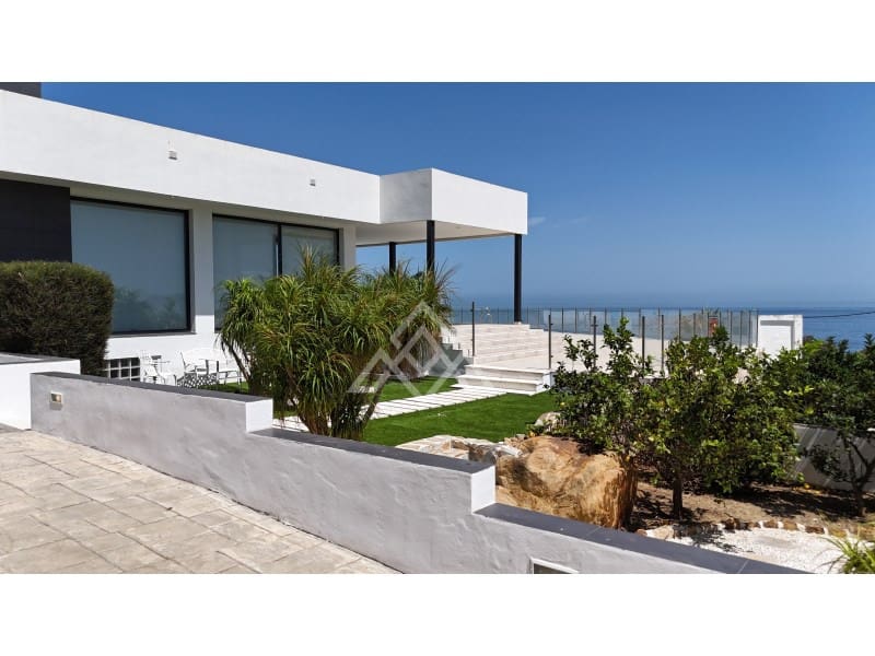 5 bedroom Villa for sale in Manilva with garage - € 2,250,000 (Ref: 9136339)