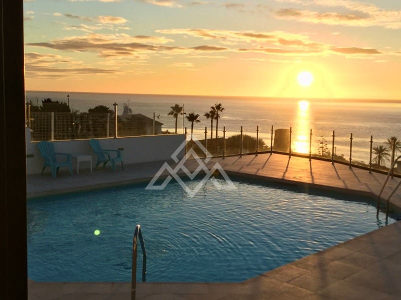 5 bedroom Villa for sale in Manilva with garage - € 2,250,000 (Ref: 9136339)