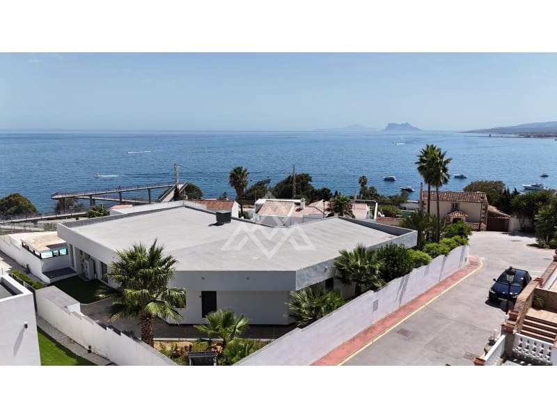 5 bedroom Villa for sale in Manilva with garage - € 2,250,000 (Ref: 9136339)
