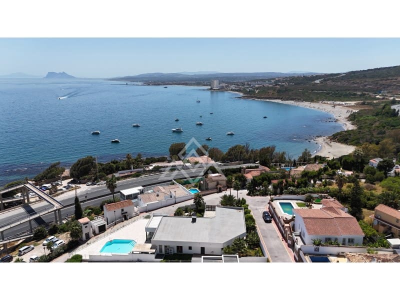 5 bedroom Villa for sale in Manilva with garage - € 2,250,000 (Ref: 9136339)
