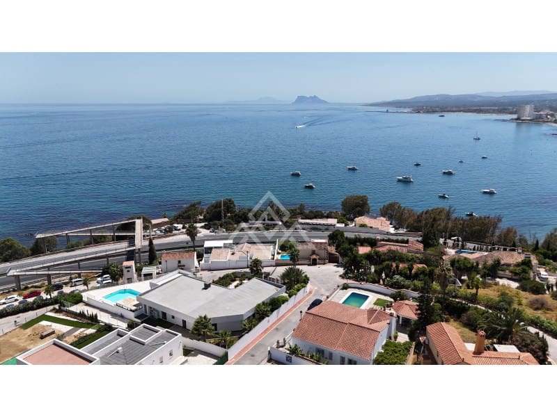 5 bedroom Villa for sale in Manilva with garage - € 2,250,000 (Ref: 9136339)