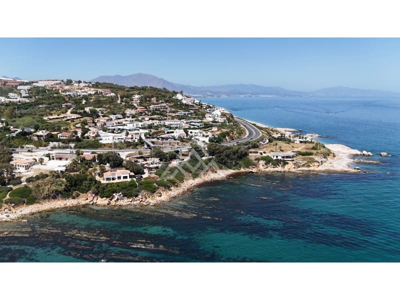 5 bedroom Villa for sale in Manilva with garage - € 2,250,000 (Ref: 9136339)