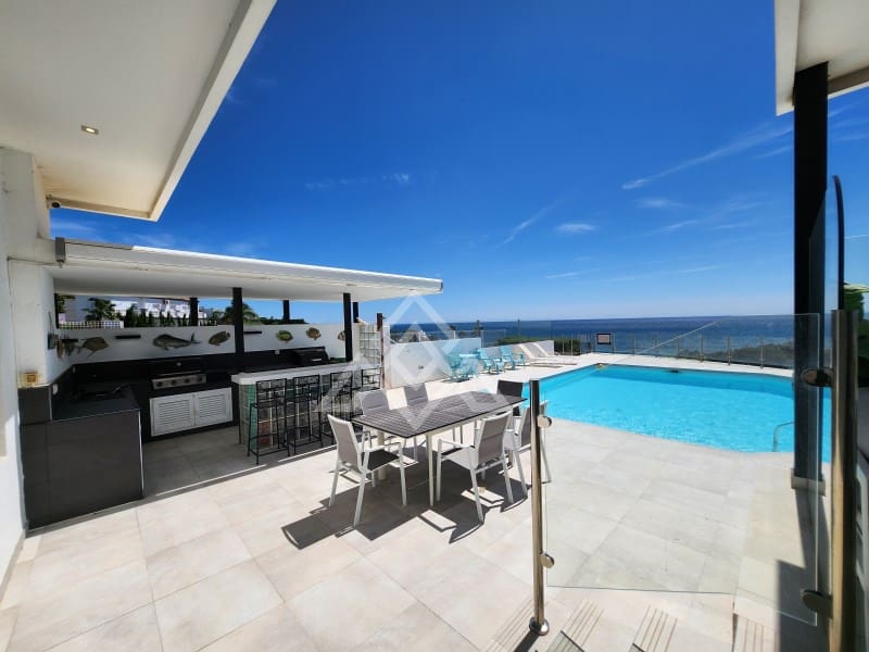 5 bedroom Villa for sale in Manilva with garage - € 2,250,000 (Ref: 9136339)