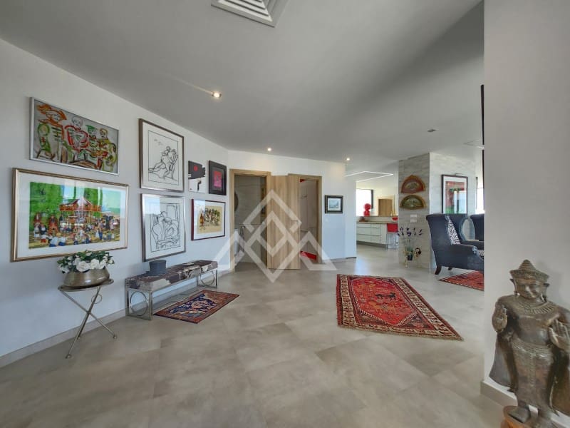 5 bedroom Villa for sale in Manilva with garage - € 2,250,000 (Ref: 9136339)