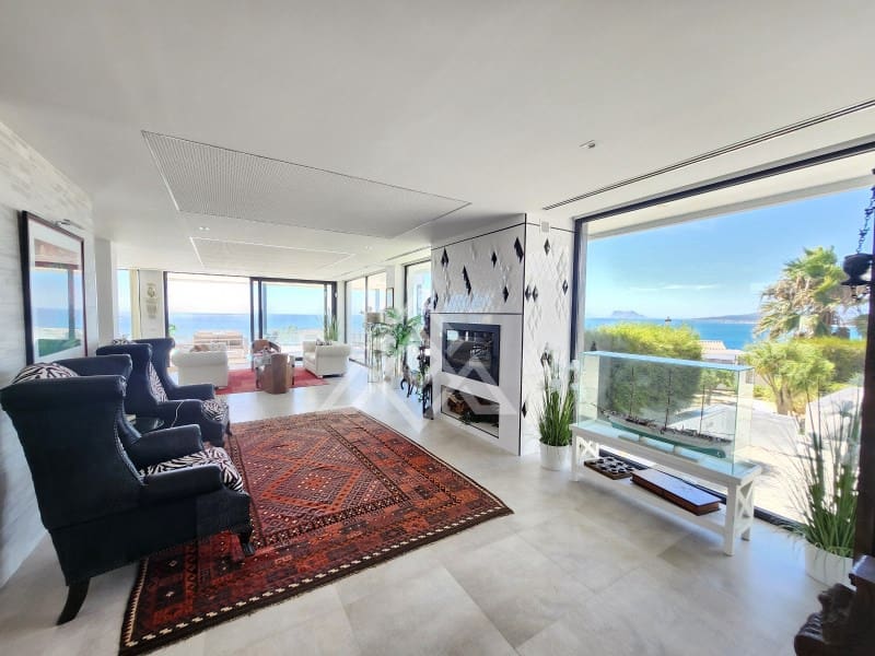 5 bedroom Villa for sale in Manilva with garage - € 2,250,000 (Ref: 9136339)
