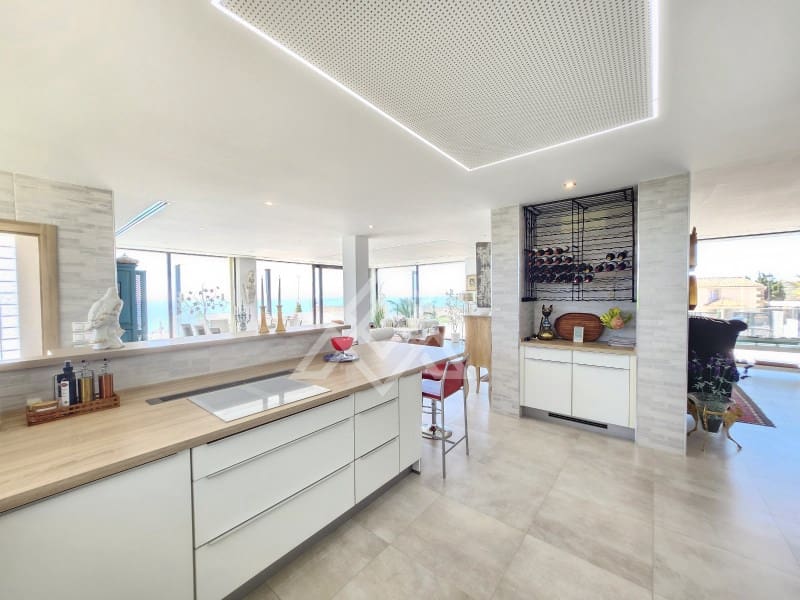 5 bedroom Villa for sale in Manilva with garage - € 2,250,000 (Ref: 9136339)