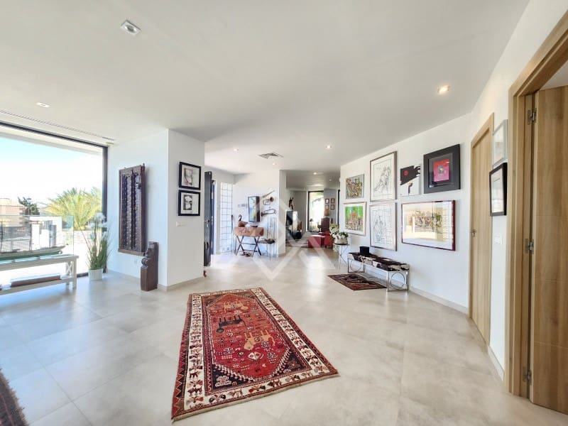 5 bedroom Villa for sale in Manilva with garage - € 2,250,000 (Ref: 9136339)