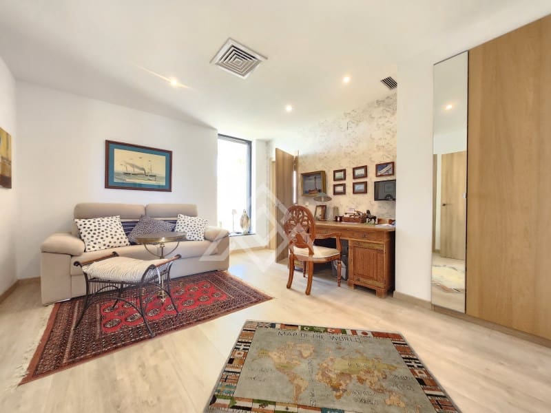 5 bedroom Villa for sale in Manilva with garage - € 2,250,000 (Ref: 9136339)