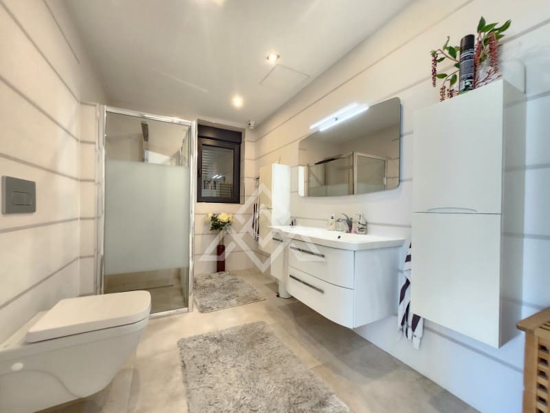 5 bedroom Villa for sale in Manilva with garage - € 2,250,000 (Ref: 9136339)