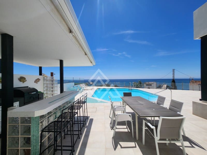 5 bedroom Villa for sale in Manilva with garage - € 2,250,000 (Ref: 9136339)