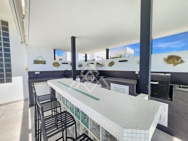 5 bedroom Villa for sale in Manilva with garage - € 2,250,000 (Ref: 9136339)