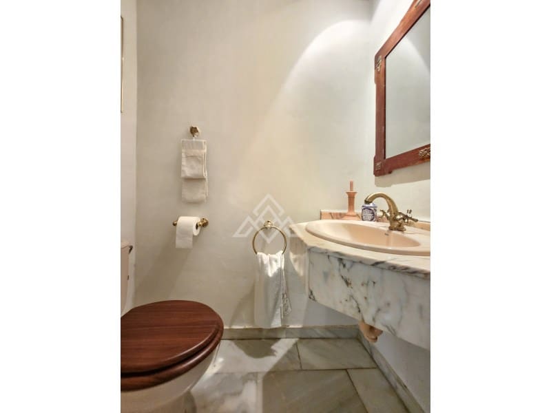 8 sypialnia Willa na sprzedaż w Calahonda z garażem - 2 350 000 € (Ref: 9159937)