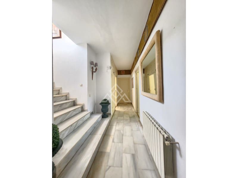 8 sypialnia Willa na sprzedaż w Calahonda z garażem - 2 350 000 € (Ref: 9159937)