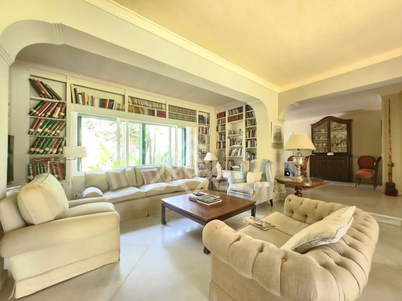 8 sypialnia Willa na sprzedaż w Calahonda z garażem - 2 350 000 € (Ref: 9159937)