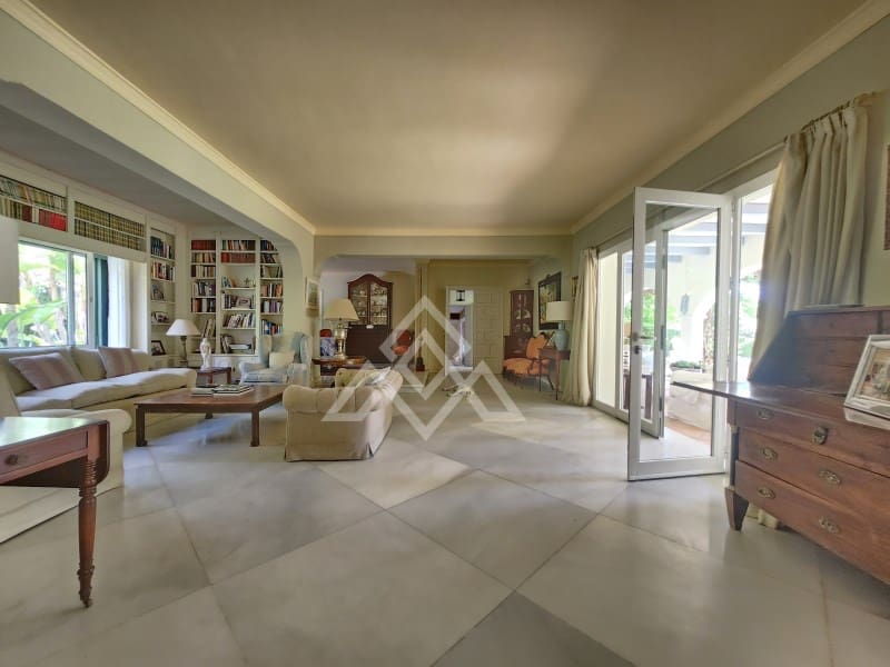 8 sypialnia Willa na sprzedaż w Calahonda z garażem - 2 350 000 € (Ref: 9159937)