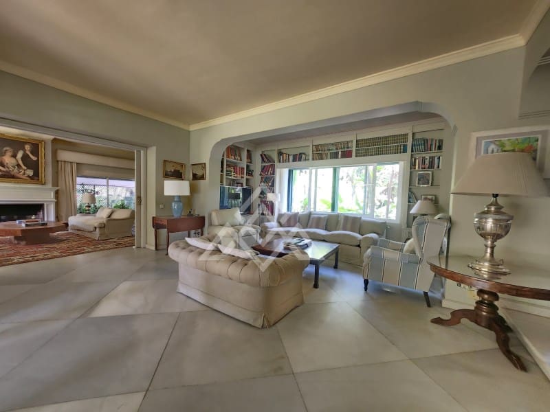 8 sypialnia Willa na sprzedaż w Calahonda z garażem - 2 350 000 € (Ref: 9159937)