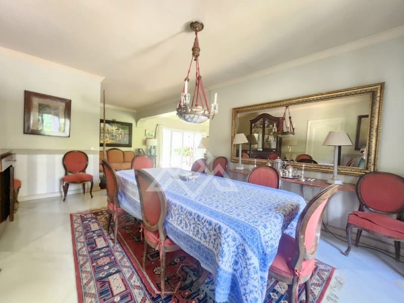 8 sypialnia Willa na sprzedaż w Calahonda z garażem - 2 350 000 € (Ref: 9159937)