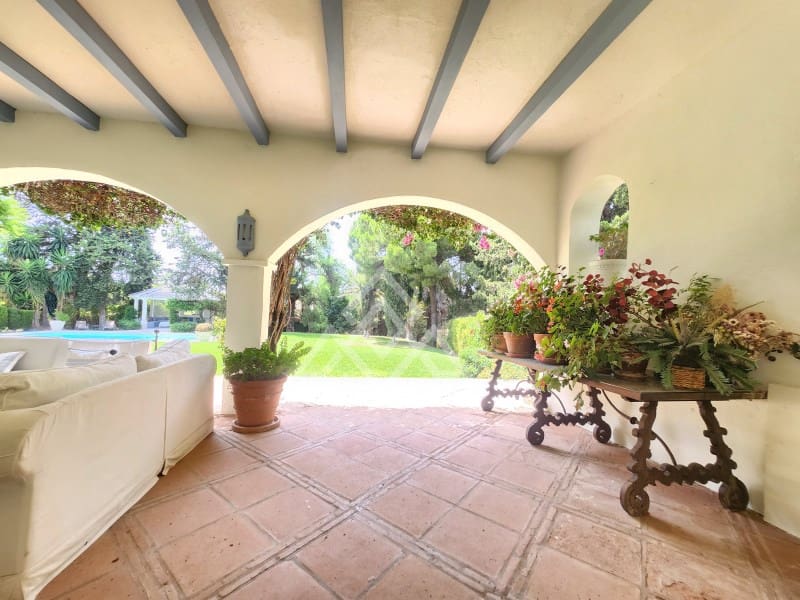 8 sypialnia Willa na sprzedaż w Calahonda z garażem - 2 350 000 € (Ref: 9159937)