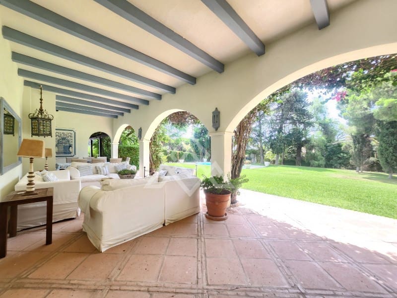 8 sypialnia Willa na sprzedaż w Calahonda z garażem - 2 350 000 € (Ref: 9159937)