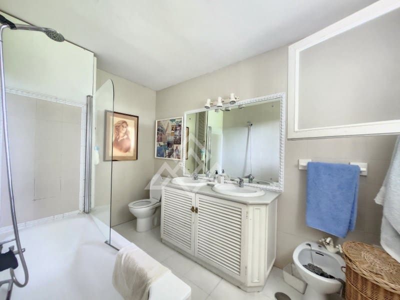 8 sypialnia Willa na sprzedaż w Calahonda z garażem - 2 350 000 € (Ref: 9159937)