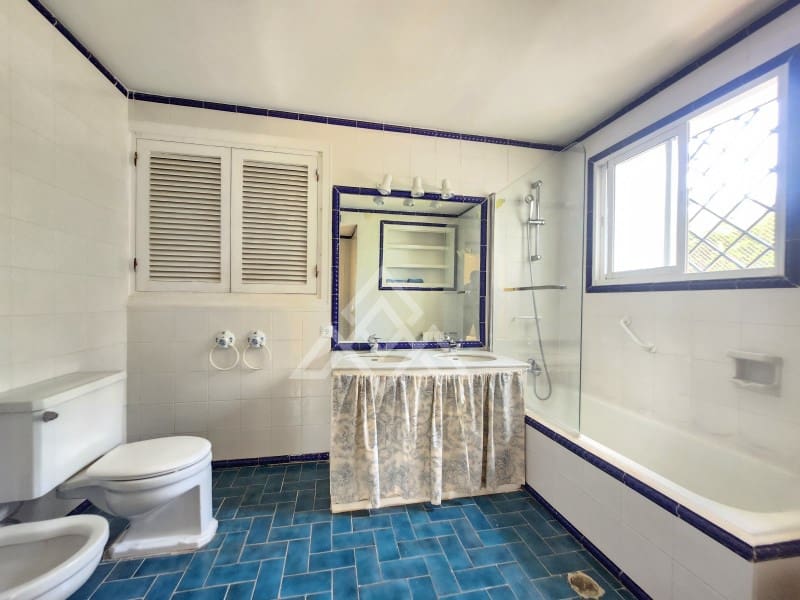 8 sypialnia Willa na sprzedaż w Calahonda z garażem - 2 350 000 € (Ref: 9159937)