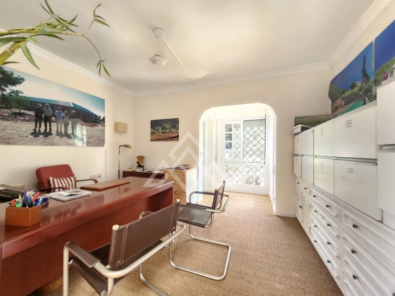 8 sypialnia Willa na sprzedaż w Calahonda z garażem - 2 350 000 € (Ref: 9159937)