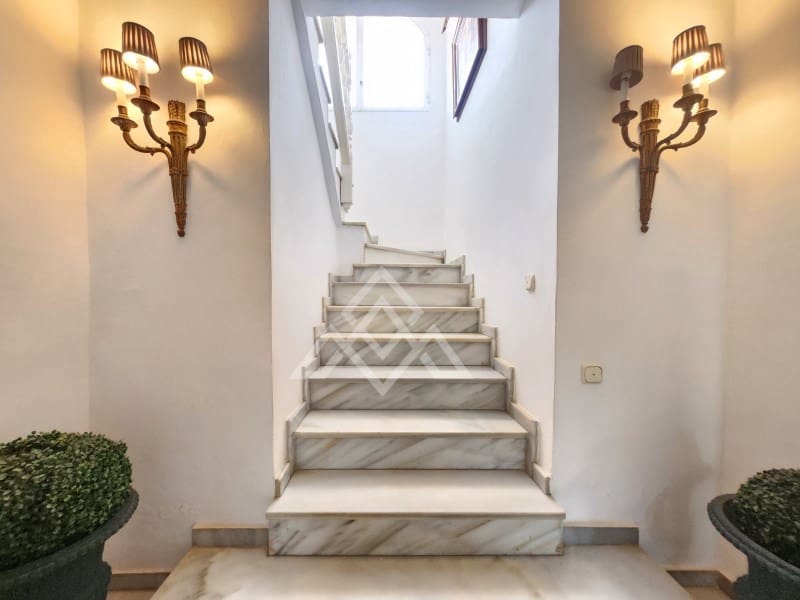 8 sypialnia Willa na sprzedaż w Calahonda z garażem - 2 350 000 € (Ref: 9159937)