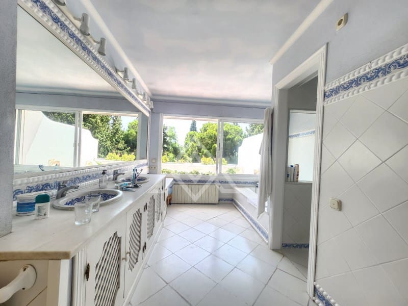 8 sypialnia Willa na sprzedaż w Calahonda z garażem - 2 350 000 € (Ref: 9159937)