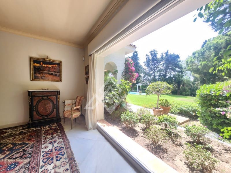 8 sypialnia Willa na sprzedaż w Calahonda z garażem - 2 350 000 € (Ref: 9159937)