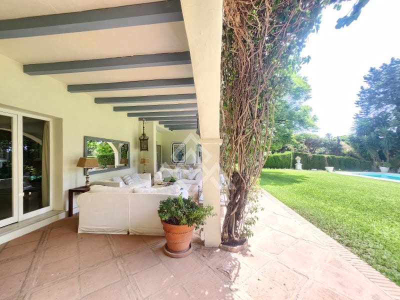 8 sypialnia Willa na sprzedaż w Calahonda z garażem - 2 350 000 € (Ref: 9159937)