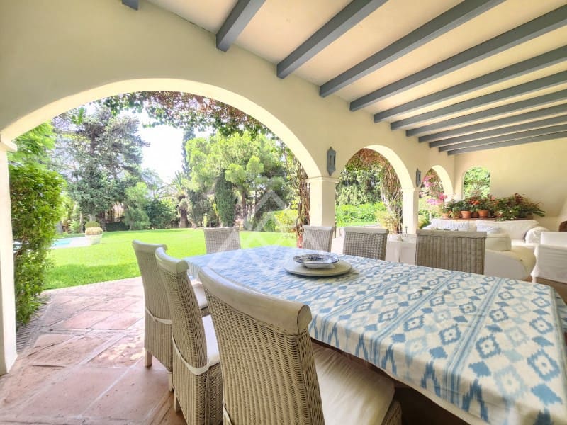 8 sypialnia Willa na sprzedaż w Calahonda z garażem - 2 350 000 € (Ref: 9159937)