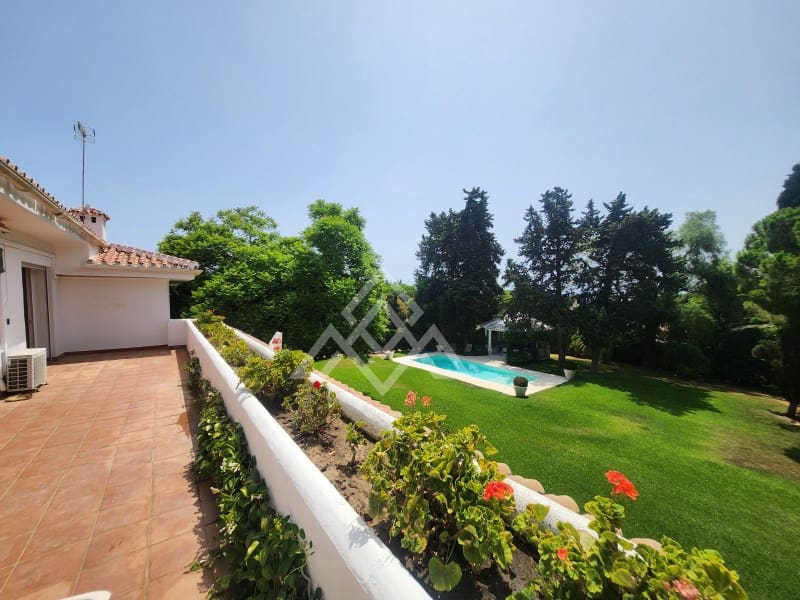 8 sypialnia Willa na sprzedaż w Calahonda z garażem - 2 350 000 € (Ref: 9159937)