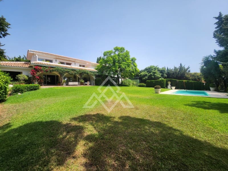 8 sypialnia Willa na sprzedaż w Calahonda z garażem - 2 350 000 € (Ref: 9159937)