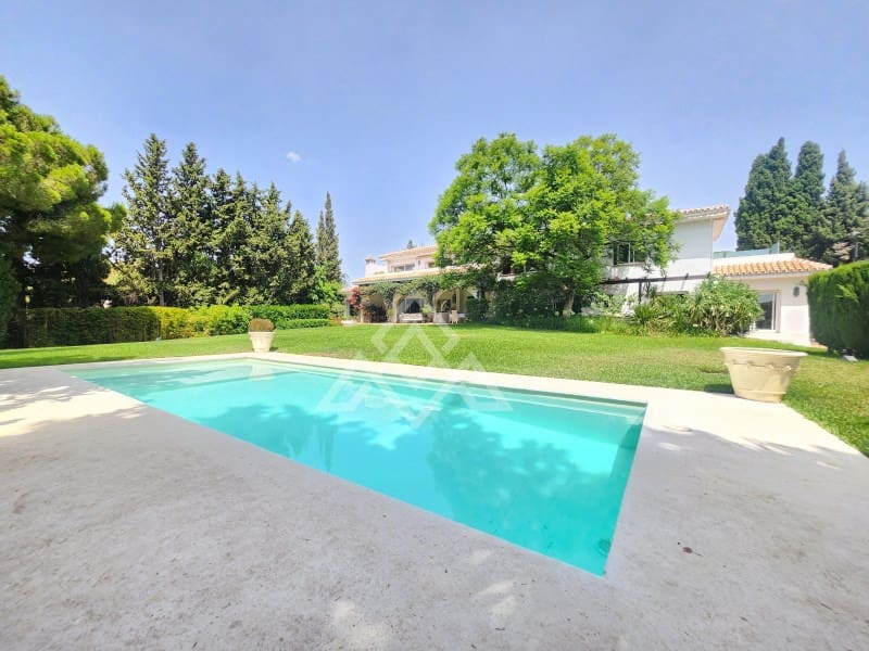 8 sypialnia Willa na sprzedaż w Calahonda z garażem - 2 350 000 € (Ref: 9159937)