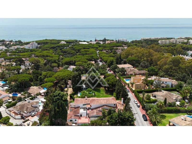 8 sypialnia Willa na sprzedaż w Calahonda z garażem - 2 350 000 € (Ref: 9159937)