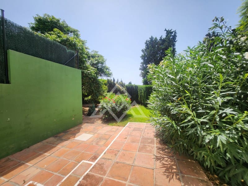 8 sypialnia Willa na sprzedaż w Calahonda z garażem - 2 350 000 € (Ref: 9159937)