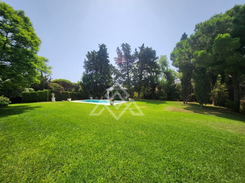 8 sypialnia Willa na sprzedaż w Calahonda z garażem - 2 350 000 € (Ref: 9159937)