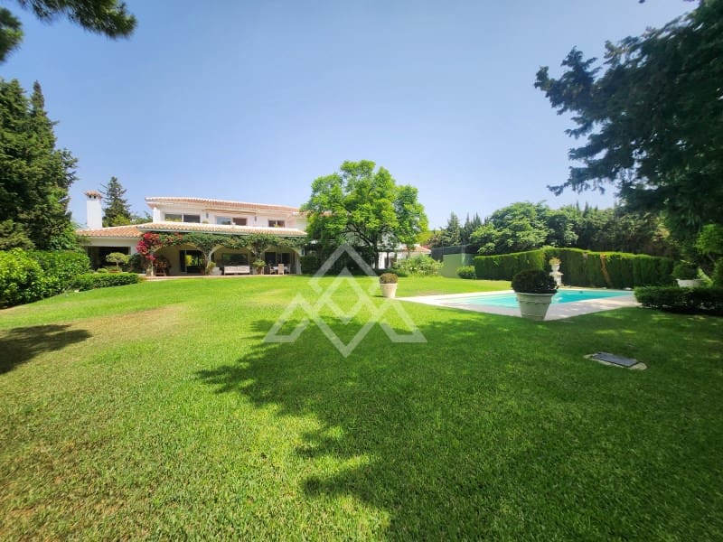 8 sypialnia Willa na sprzedaż w Calahonda z garażem - 2 350 000 € (Ref: 9159937)