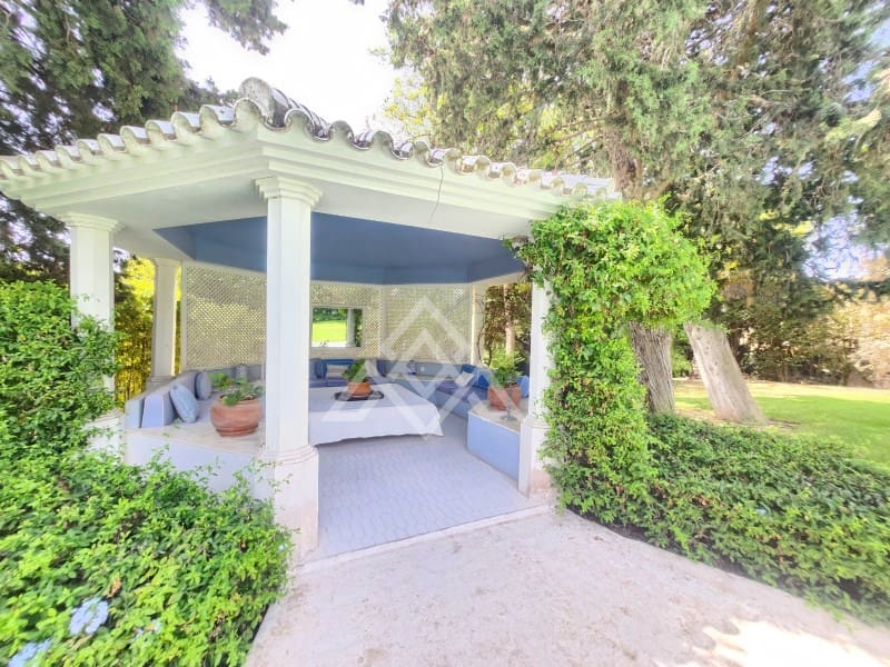 8 sypialnia Willa na sprzedaż w Calahonda z garażem - 2 350 000 € (Ref: 9159937)