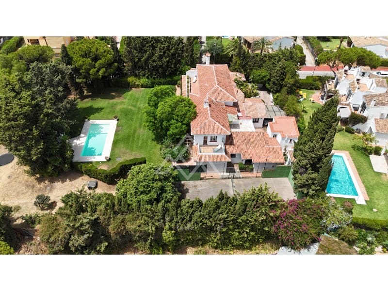 8 sypialnia Willa na sprzedaż w Calahonda z garażem - 2 350 000 € (Ref: 9159937)