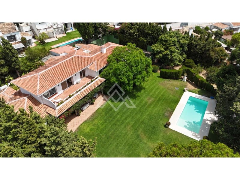 8 sypialnia Willa na sprzedaż w Calahonda z garażem - 2 350 000 € (Ref: 9159937)