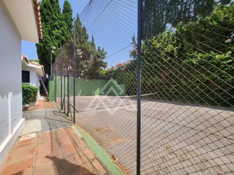 8 sypialnia Willa na sprzedaż w Calahonda z garażem - 2 350 000 € (Ref: 9159937)