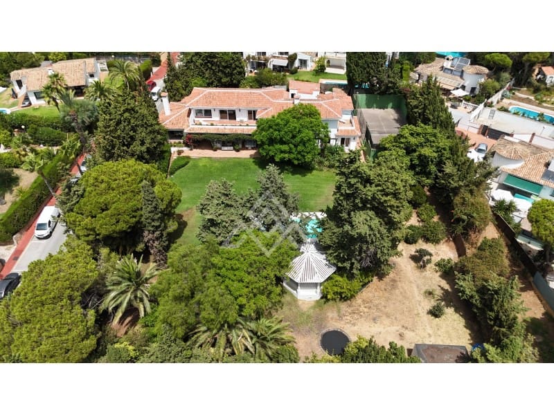 8 sypialnia Willa na sprzedaż w Calahonda z garażem - 2 350 000 € (Ref: 9159937)