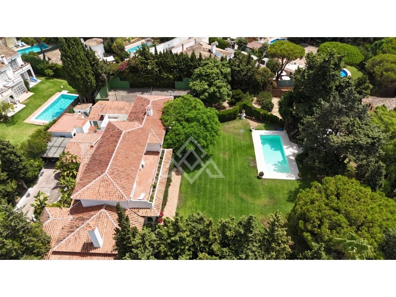 8 sypialnia Willa na sprzedaż w Calahonda z garażem - 2 350 000 € (Ref: 9159937)