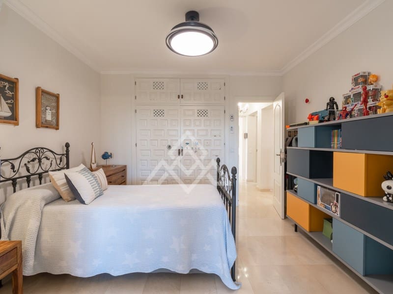 4 quarto Moradia para venda em Marbella com piscina garagem - 1 849 000 € (Ref: 9269968)