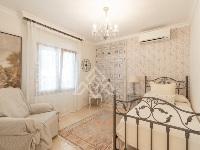 4 quarto Moradia para venda em Marbella com piscina garagem - 1 849 000 € (Ref: 9269968)