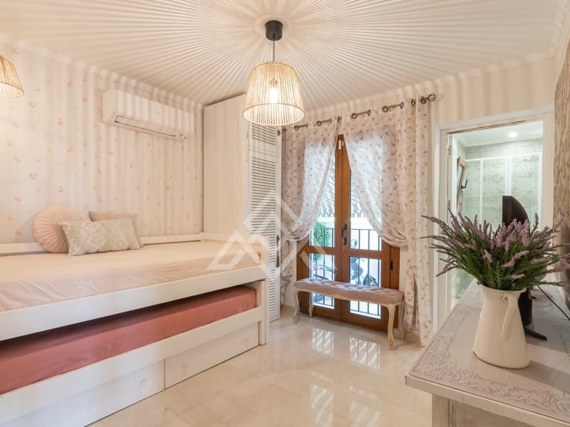 4 quarto Moradia para venda em Marbella com piscina garagem - 1 849 000 € (Ref: 9269968)