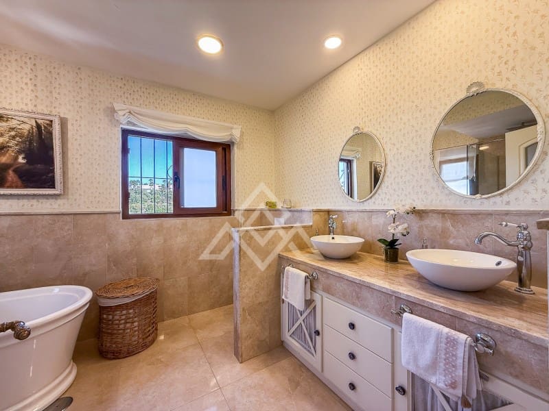 4 quarto Moradia para venda em Marbella com piscina garagem - 1 849 000 € (Ref: 9269968)