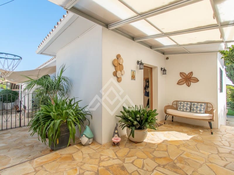 4 quarto Moradia para venda em Marbella com piscina garagem - 1 849 000 € (Ref: 9269968)